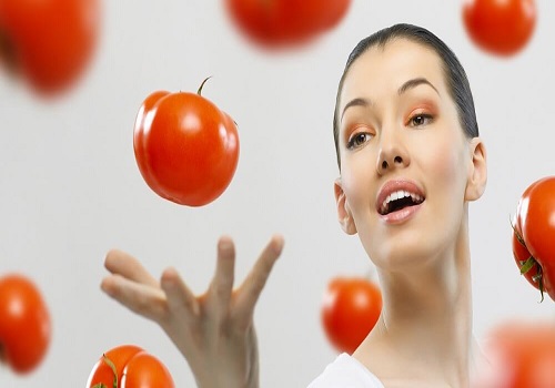 How to Get Clear Skin With Tomatoes