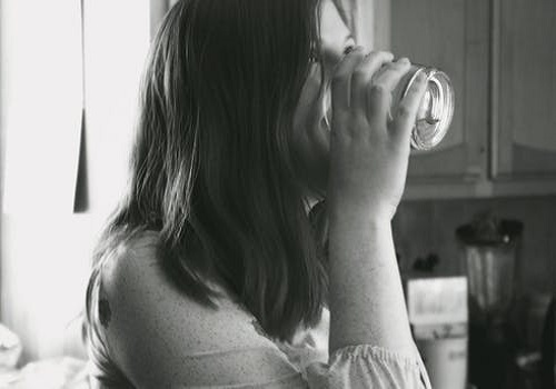 How water is beneficial for skin glow?